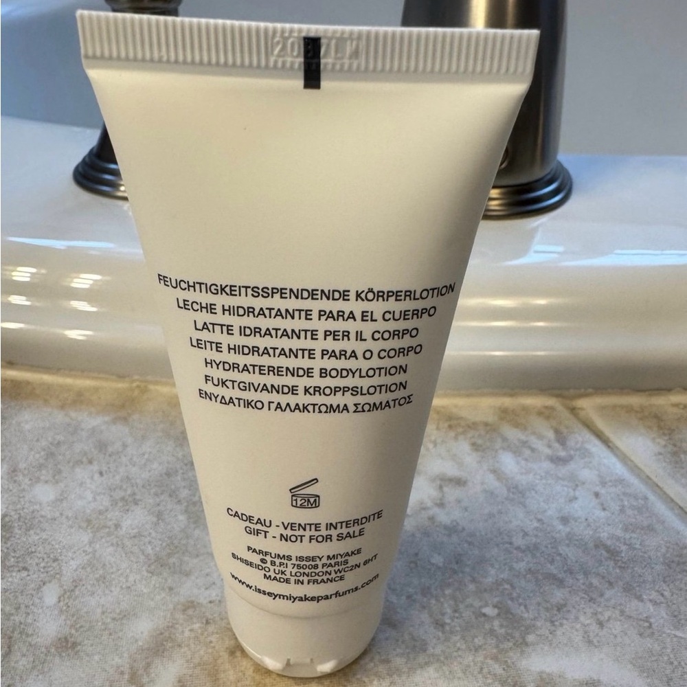 Authentic NEW Issey Miyake body lotion 1.8 fl oz - Picture 2 of 3